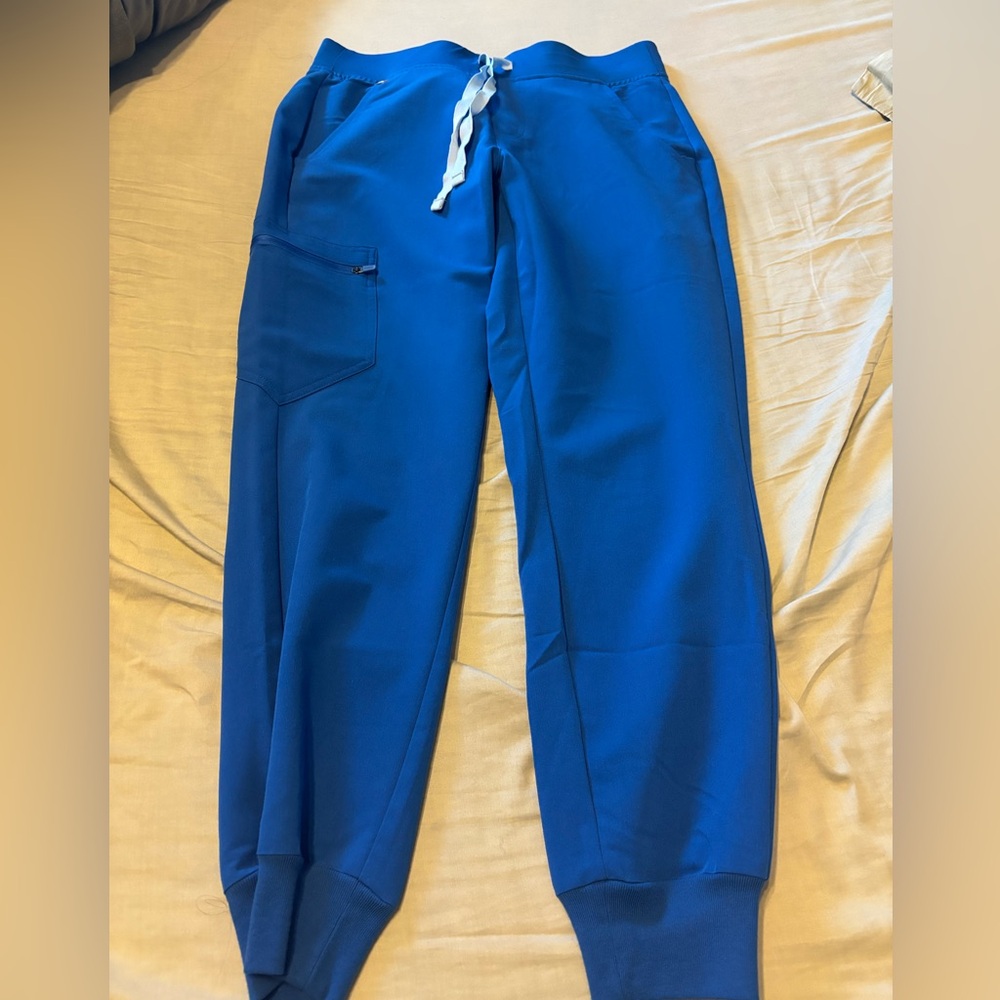 Figs top and jogger pants. Both size small